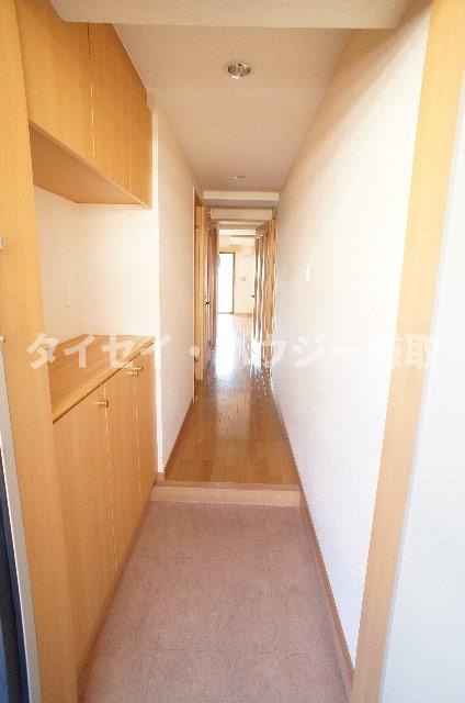 グランコート蘇我 リビングまで続く廊下部分