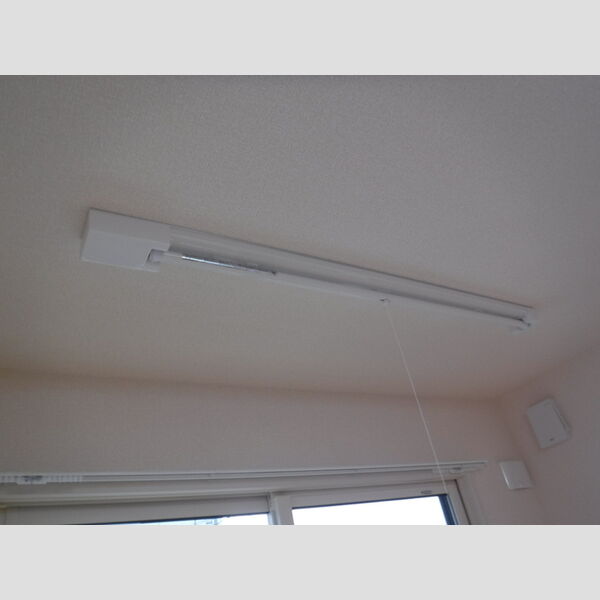 ラテル301号室 室内物干し