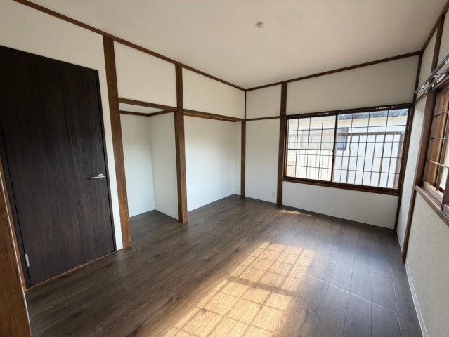 秦野市曽屋リノベ戸建て 6帖の洋室1