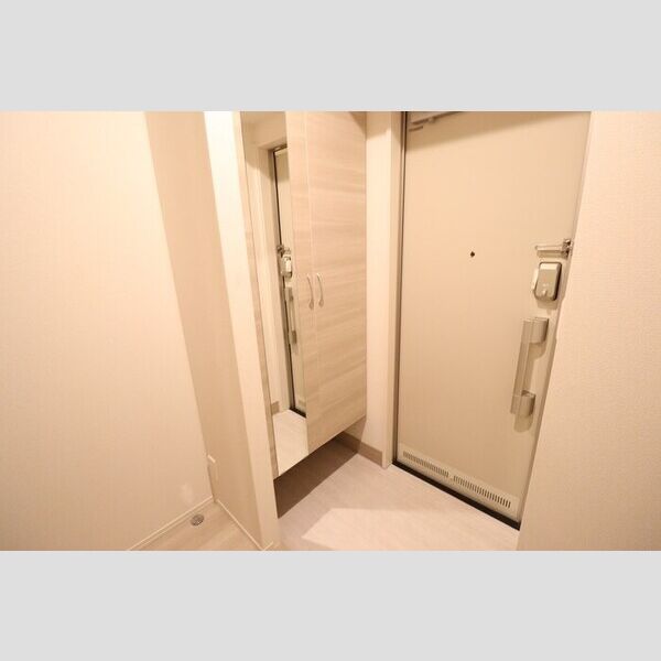 クエル101号室 玄関