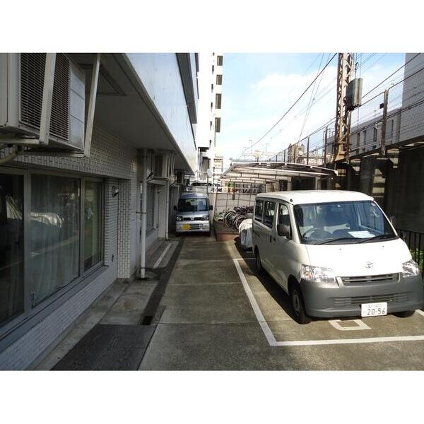 タワーズ10 駐車場
