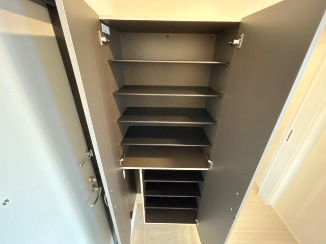 ルーチェス弁天 下駄箱