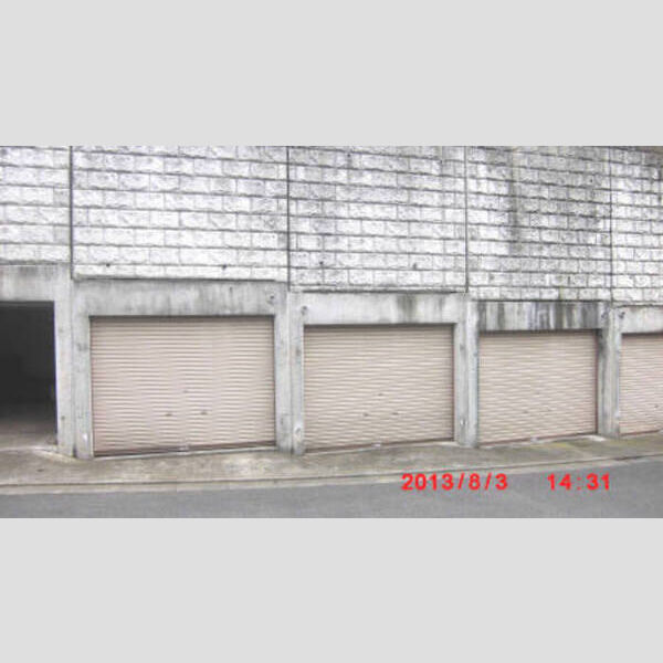 ハイツ　ゆう205号室 カルバート式シャッター付駐車場