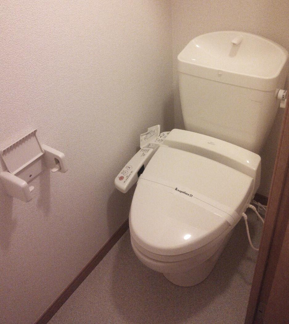 レオパレス中の島101号室 温水洗浄便座付き