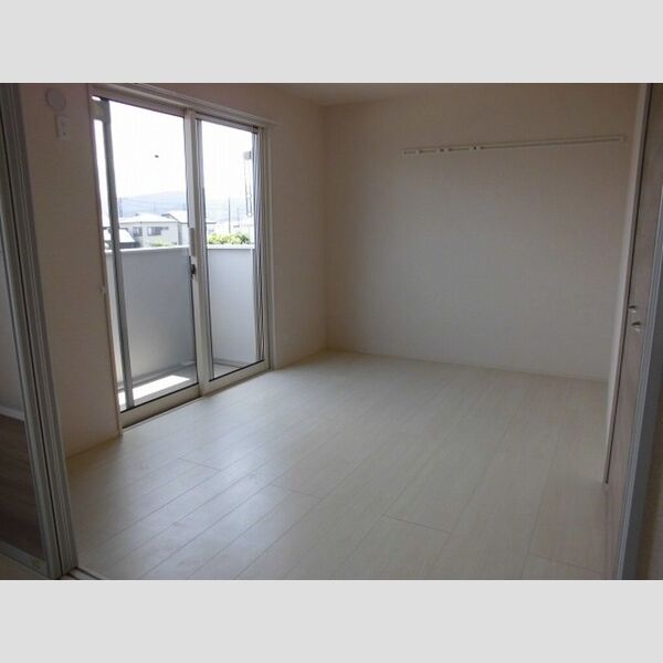 サクラハイツ201号室 ♪洋室6帖♪