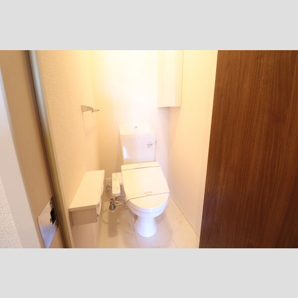 ソフィアさつき305号室 トイレ　温水洗浄暖房便座