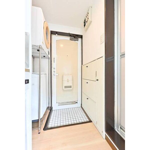 ピュアハウス藤棚三番館0205号室 玄関