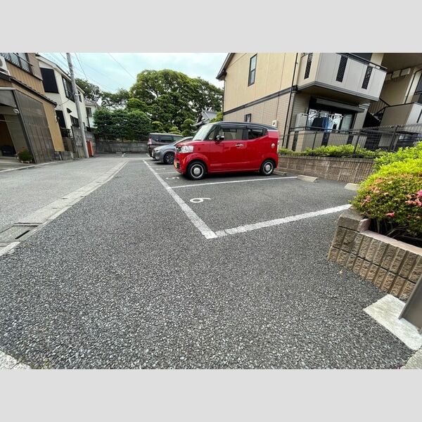 ファーストコート 駐車場