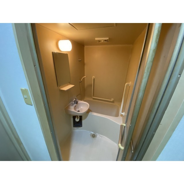 ランドフォレスト川崎浜町102号室 お風呂