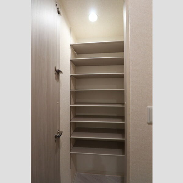 Blanc Cube(ブラン キューブ)302号室 玄関