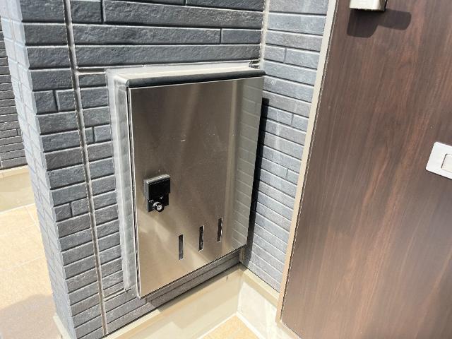 ラーバンコート大宮土屋102号室 宅配ボックス