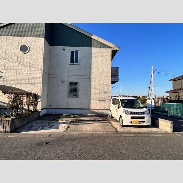 メゾンクレール 駐車場