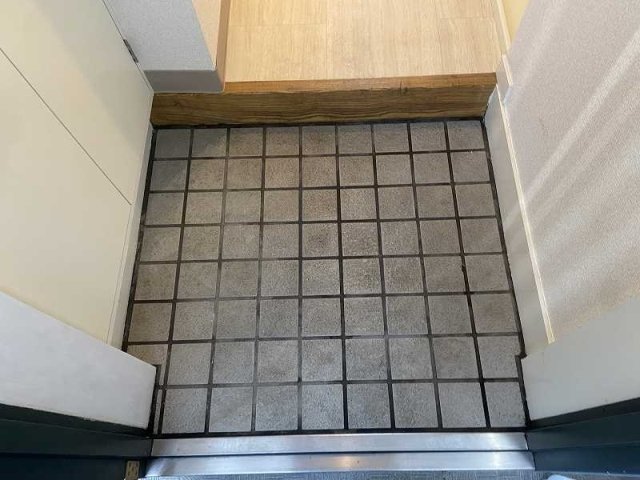 アーバンヒルズ早稲田3階 玄関