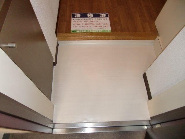 横浜平沼ダイカンプラザ三号館10階 玄関