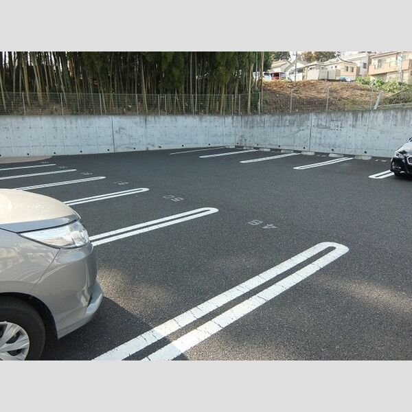 グランレーヴ　A 駐車場