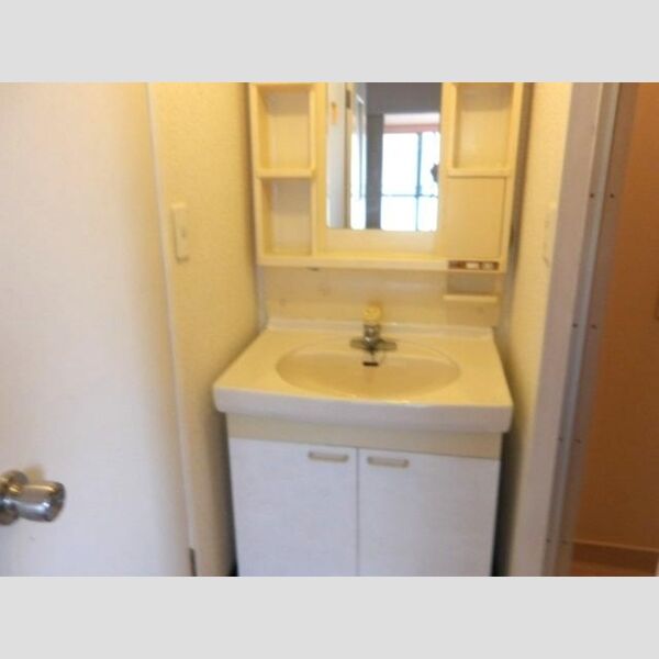 ベイスクエア幕張本郷 独立洗面台