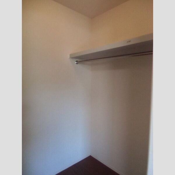 ヴィラ・グランメールⅡ105号室 ウォークインクローゼット