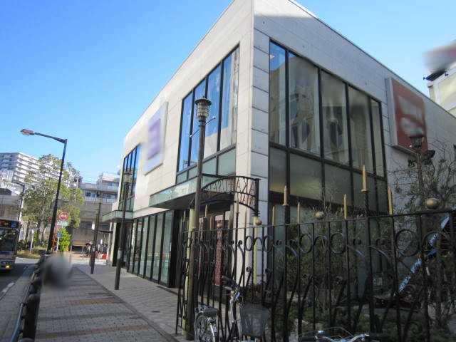 プルミエール港南 ユニクロ上大岡店まで1,775ｍ