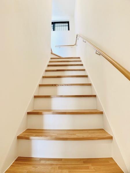 ＥＶＥＲＴＯＷ　ＣＨＯＪＡＭＡＲＵ2階 リビング