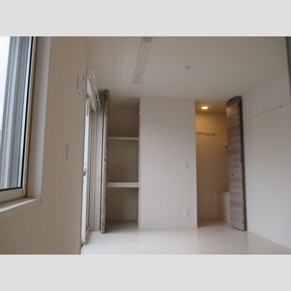 フローラルコート水無201号室 洋室