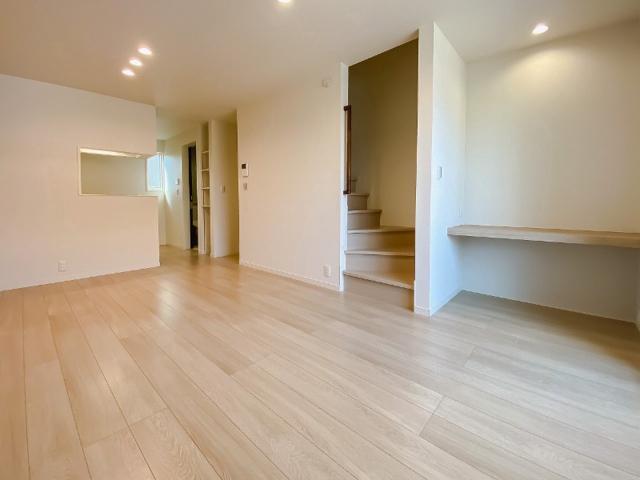 六実４丁目戸建て貸家 リビング