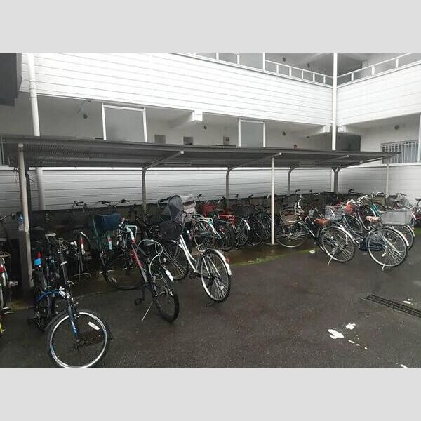 長瀬第二マンション 駐輪場