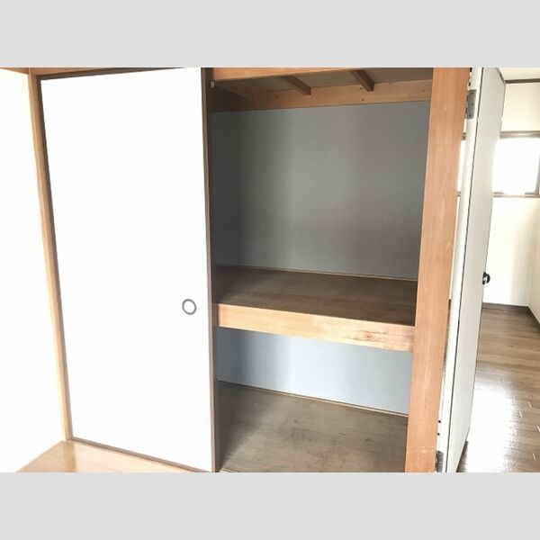 ウィンザー篠崎 押入