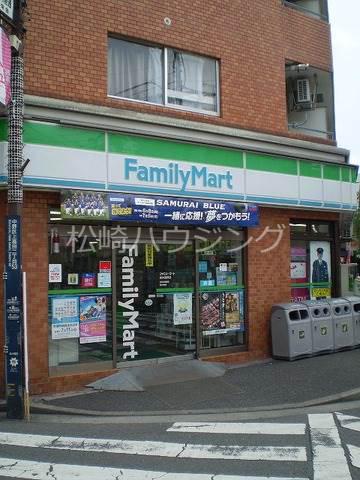 サンプレイスヤマダ1階 ファミリーマート　新井薬師