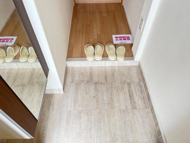 カーロ　オルテンシア　caroortensia201号室 玄関（イメージ）