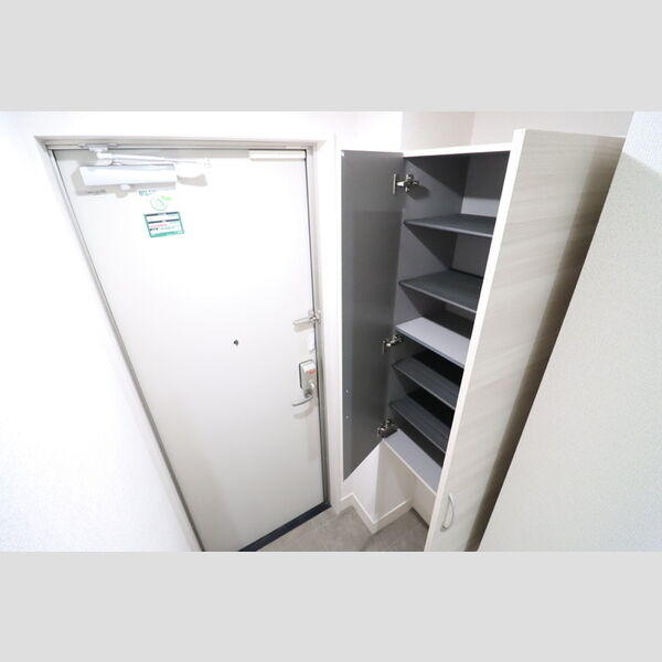 CLASSEUM桶川泉　Ⅲ101号室 玄関・シューズボックス