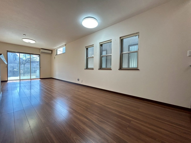 国立市東４丁目戸建 リビング