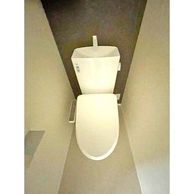 サニーハウス 温水洗浄便座付き　収納もついてます