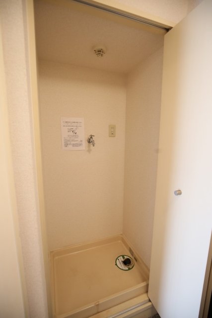 ナイスアーバンスピリッツ横濱吉野町6階 室内洗濯機置場