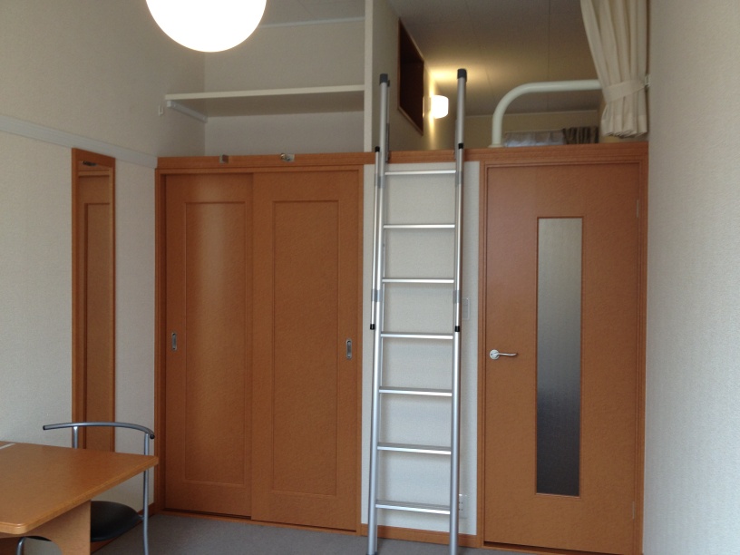 レオパレスメイプルⅡ いろいろ使えるロフト付