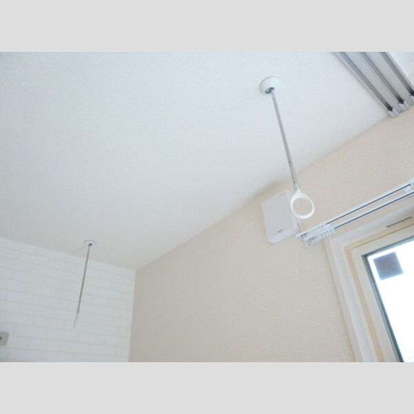 パインコート八幡102号室 室内物干し