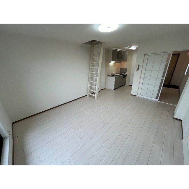 君塚ハイム301号室 リビング