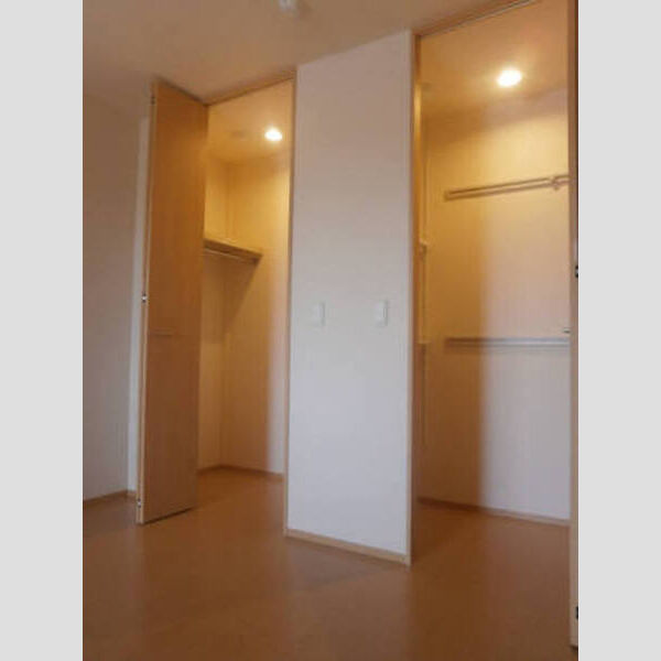 ドルフエンデ 洋室収納×2