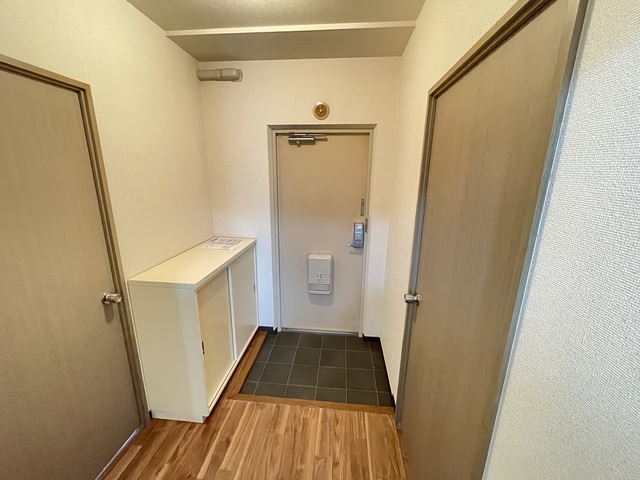 ヴェルジュ三家向0503号室 玄関
