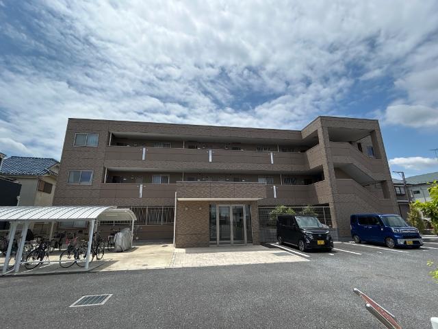 アルチュール 外観写真（夜）