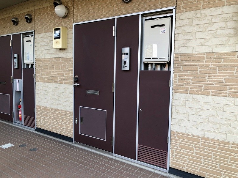 レオパレスフルハウス 玄関