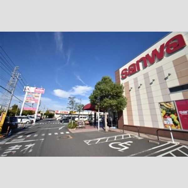 ManoirBlancⅡ スーパー三和寒川店(その他ドラッグストアなど小規模店舗併設されてます)