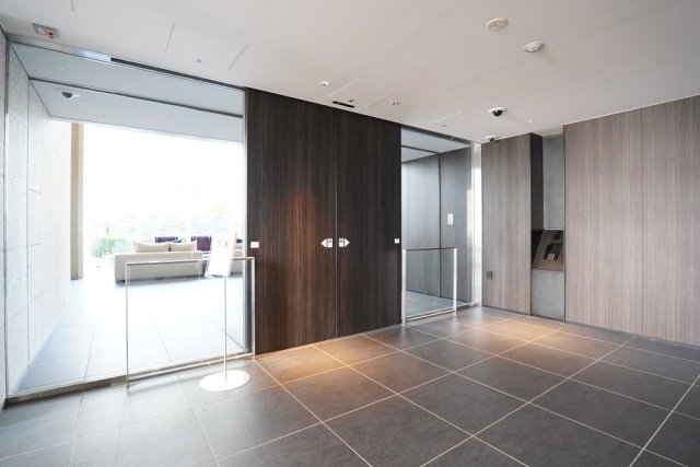 ＨＡＲＵＭＩ　ＦＬＡＧ　ＰＡＲＫ　ＶＩＬＬＡＧＥ　Ｂ棟16階 エントランス