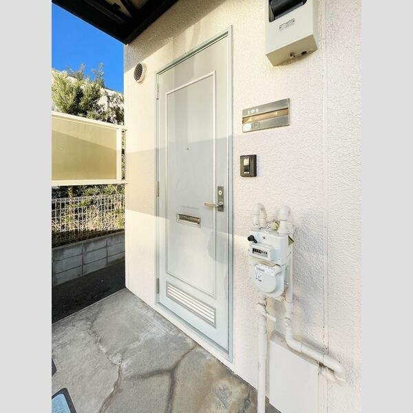 メゾンブランシュ101号室 玄関ドア