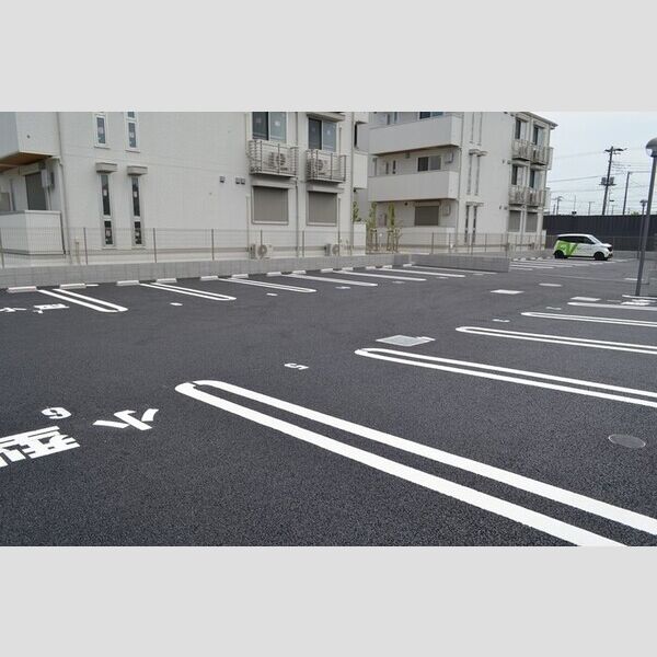D-ROOM君塚ⅠA101号室 駐車場