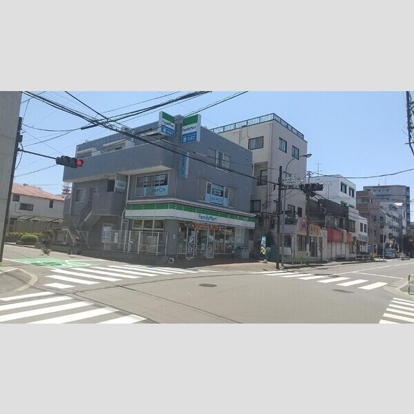 アヴァンス西が丘 ファミリーマート西ヶ丘一丁目店