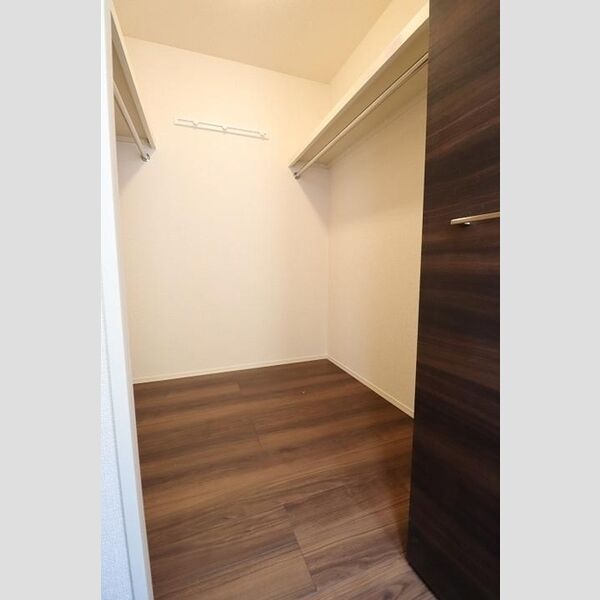 Amapola Annex(アマポーラ アネックス)115号室 ウォークインクローゼット内部