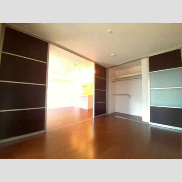 Excellent 101 LDKと繋がりのある洋室