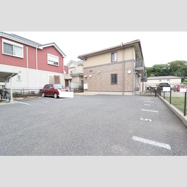 リュミエール105号室 駐車場