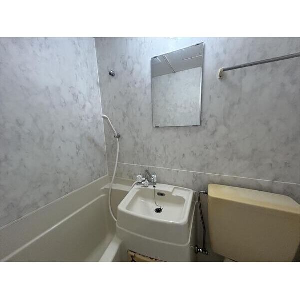 セントラルハイツ102号室 同建物別部屋の参考画像