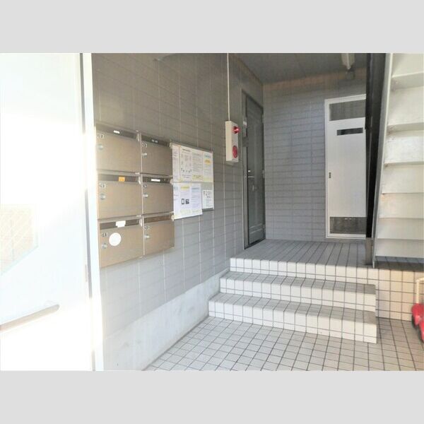 リ・ヴラン東川口　Ⅰ101号室 ロビー